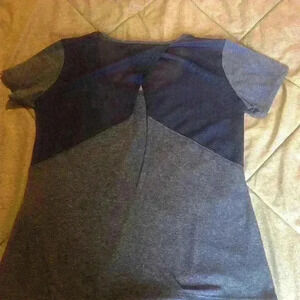 Bally Total Fitness Women's Athletic TShirt Top Size L Twist‎ Back Short Sleeve